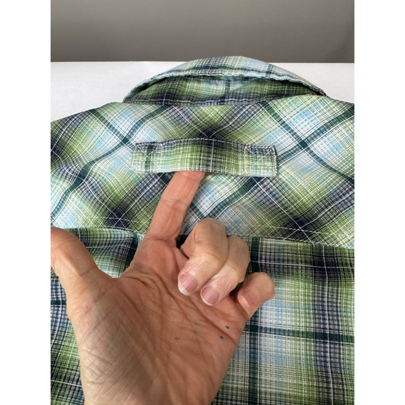 Duluth Trading Conpany Plaid Button Shirt Green Blue Locker Loop Tabbed Medium - Picture 9 of 9